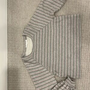 Cute cropped crew neck!!